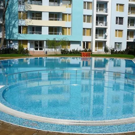 Amazing 2 Bedroom Next To The Apartment *