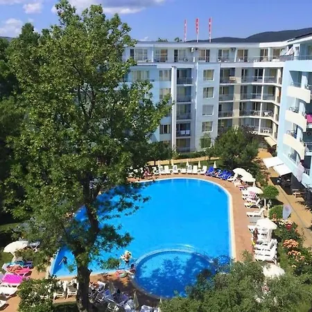 Amazing 2 Bedroom Next To The