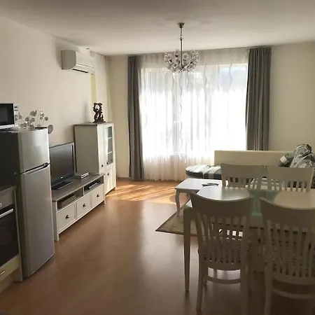 Amazing 2 Bedroom Next To The Apartment