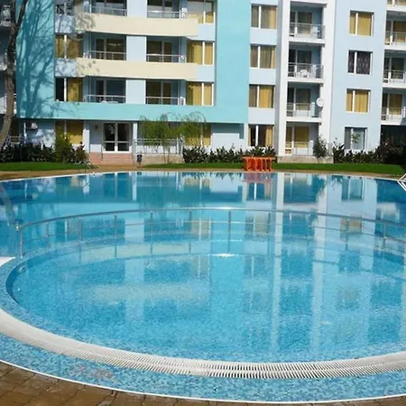 Amazing 2 Bedroom Next To The شقة *